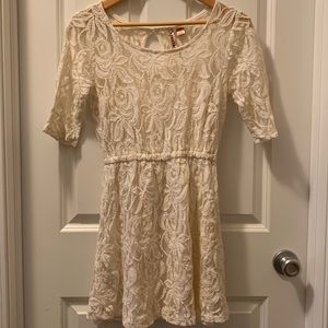 Lace dress | quarter sleeve | cream/white